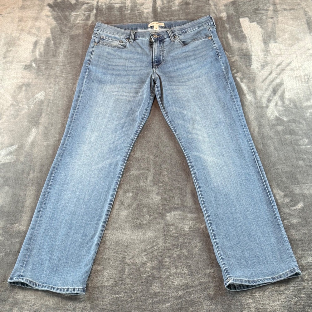 Lucky Brand Straight Leg Jeans in Light Blue Wash